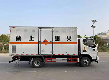 托喀依乡爆破器材运输车